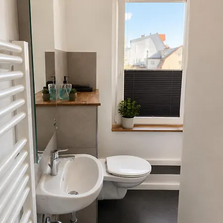 Apartment Stilvolles Altbau-apartment In Zentraler Lage Mit Workspace